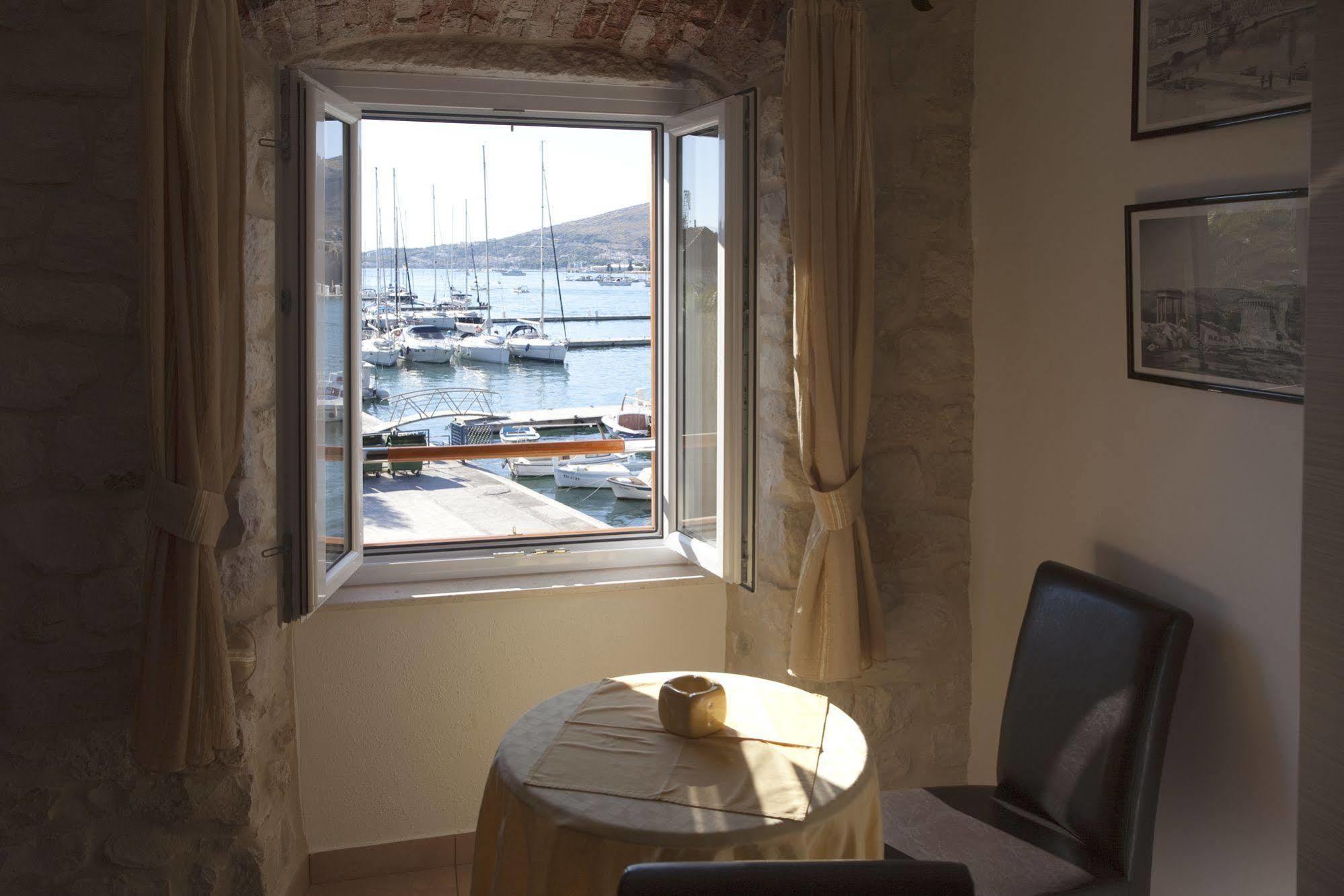 Apartments Riva Trogir Eksteriør bilde