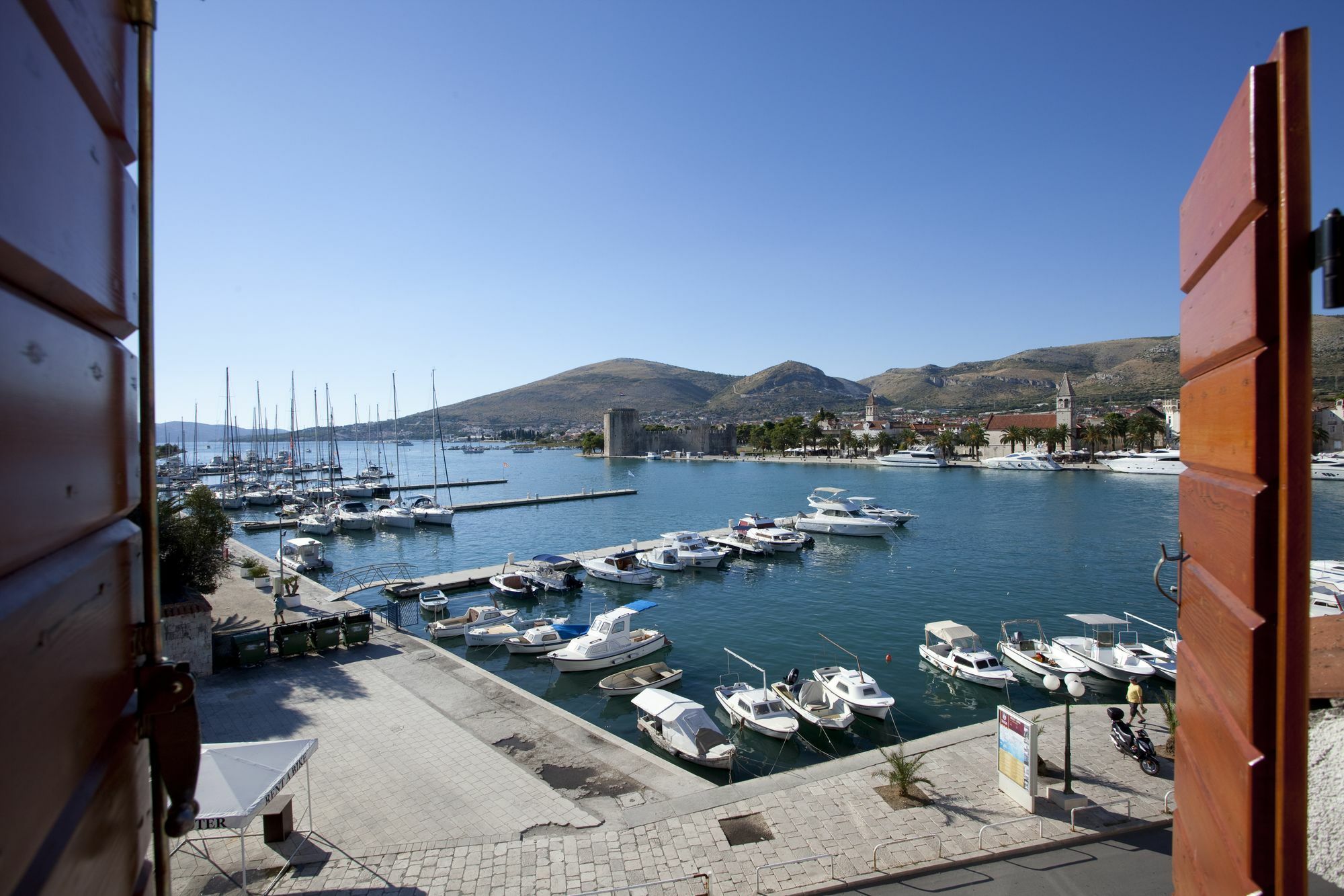 Apartments Riva Trogir Eksteriør bilde